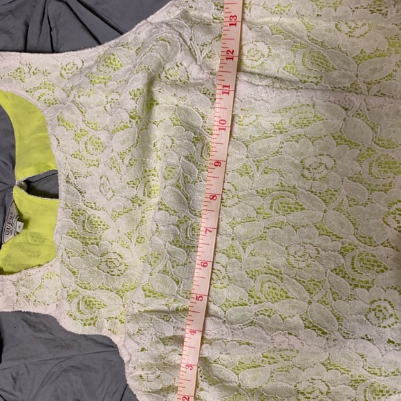 Guess - Picture 4 of 7